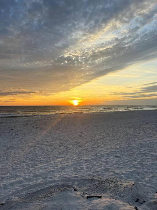 Lazy Palm 4 Pools Short Walk To Beach! Sleeps 5! Panama City Beach Exterior photo