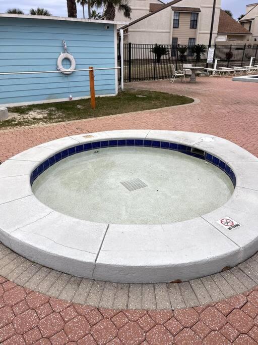 Lazy Palm 4 Pools Short Walk To Beach! Sleeps 5! Panama City Beach Exterior photo